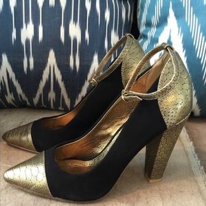 Cynthia Vincent Gold & Black Maryjane Pump Heels